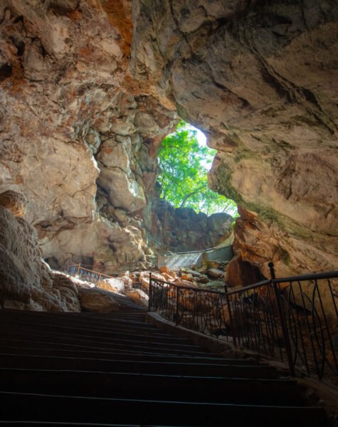 borra caves